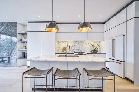 683 Glencairn Ave, Toronto, ON M6B 1Z8