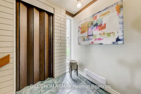 23 Carluke Cres, Toronto, ON M2L 2H7