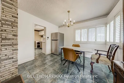 23 Carluke Cres, Toronto, ON M2L 2H7