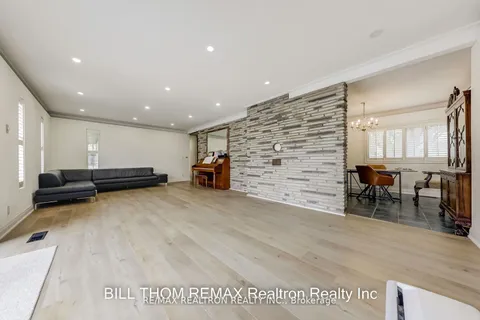 23 Carluke Cres, Toronto, ON M2L 2H7