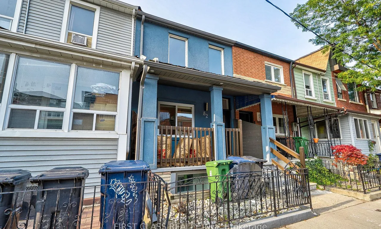 82 Wolseley St, Toronto, ON M5T 1A5