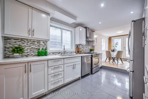 82 Wolseley St, Toronto, ON M5T 1A5