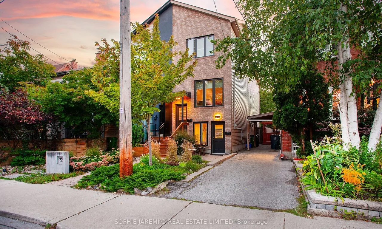 26 Greensides Ave, Toronto, ON M6G 3P6