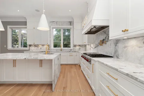 8 Vesta Dr, Toronto, ON M5P 2Z5