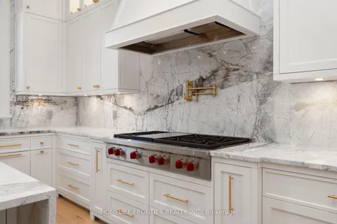 8 Vesta Dr, Toronto, ON M5P 2Z5