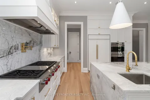 8 Vesta Dr, Toronto, ON M5P 2Z5