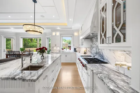 319 Betty Ann Dr, Toronto, ON M2R 1B4