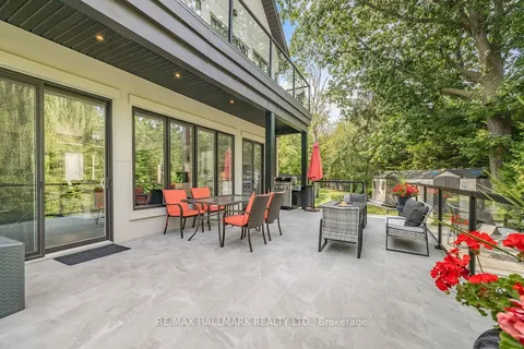 16 Tadcaster Pl, Toronto, ON M3B 1G7