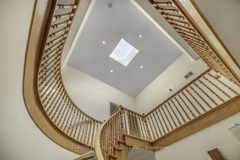 461 Kenneth Ave, Toronto, ON M2N 4W4