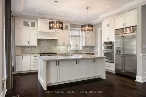 140 Caribou Rd, Toronto, ON M5N 2B3