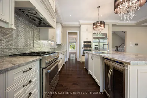 140 Caribou Rd, Toronto, ON M5N 2B3