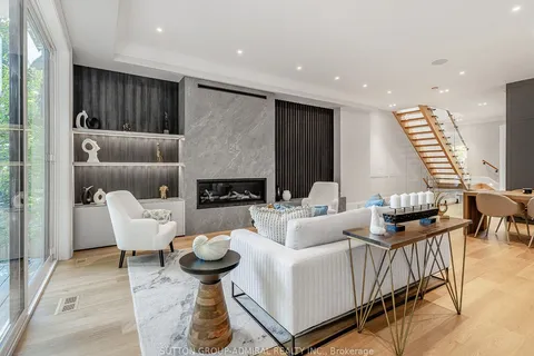 127 Joicey Blvd, Toronto, ON M2M 2T8