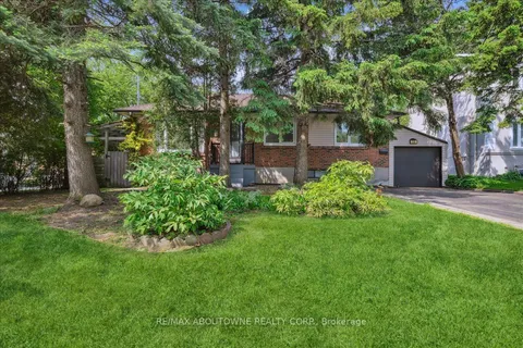 59 Dromore Cres, Toronto, ON M2R 2H4