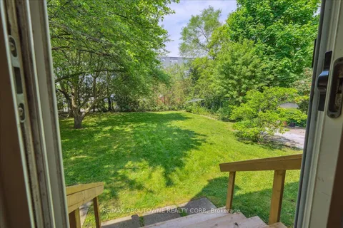 59 Dromore Cres, Toronto, ON M2R 2H4