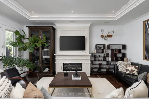 496 Fairlawn Ave, Toronto, ON M5M 1V2