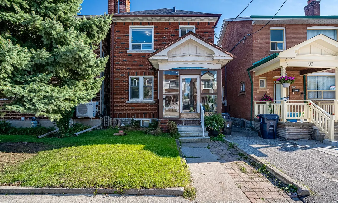 95 Rogers Rd, Toronto, ON M6E 1P4