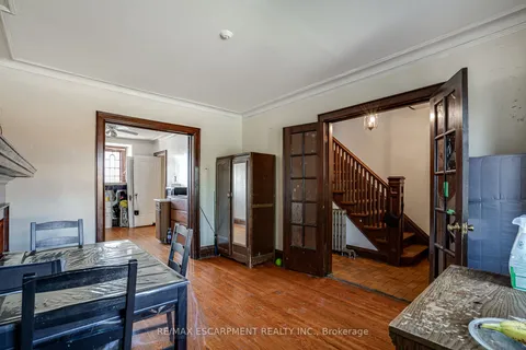 95 Rogers Rd, Toronto, ON M6E 1P4