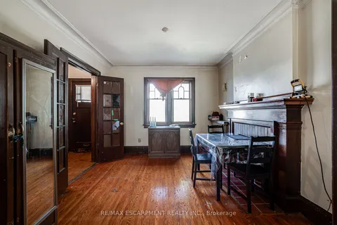 95 Rogers Rd, Toronto, ON M6E 1P4