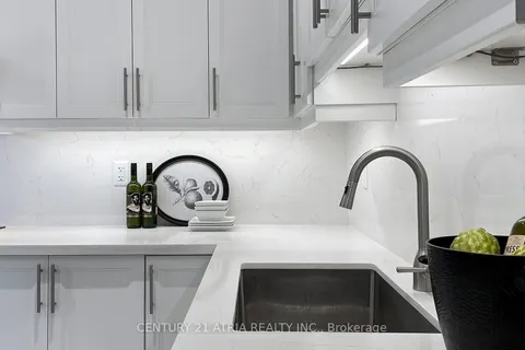 59 Major St, Toronto, ON M5S 2K9