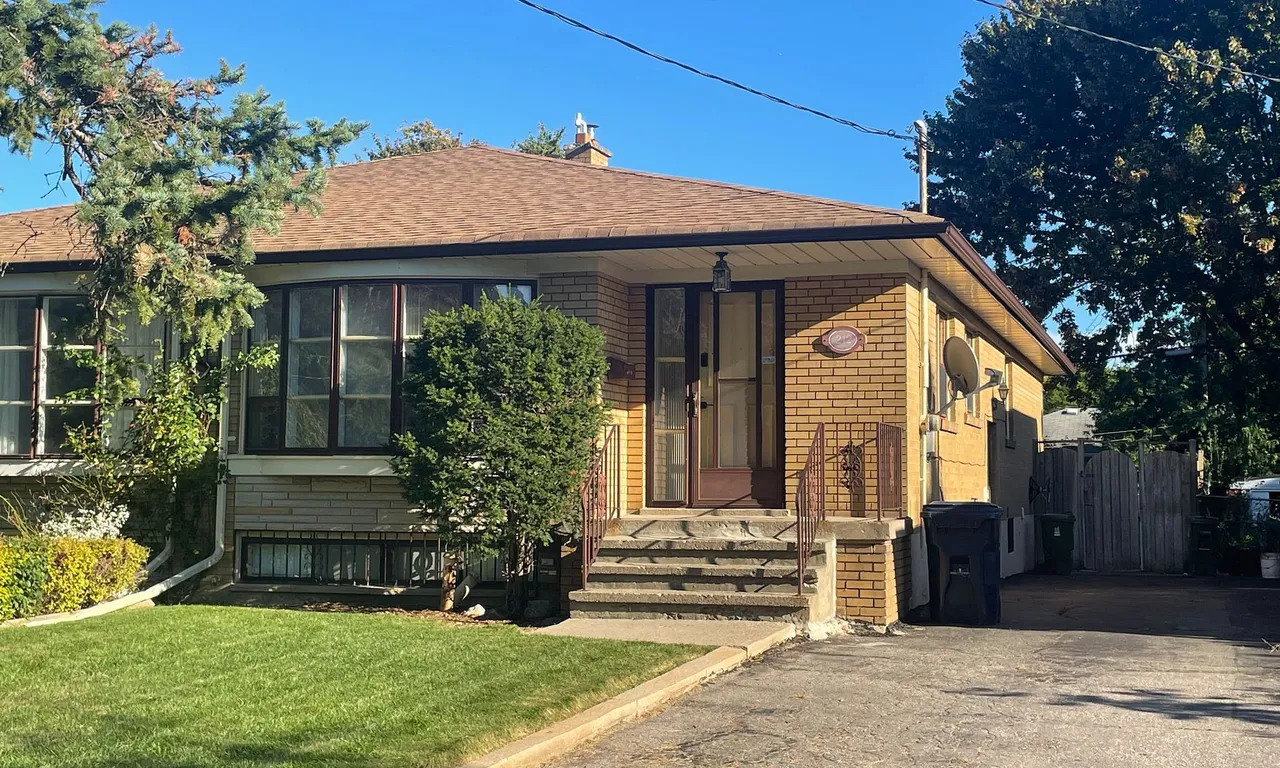 212 Roywood Dr, Toronto, ON M3A 2E6