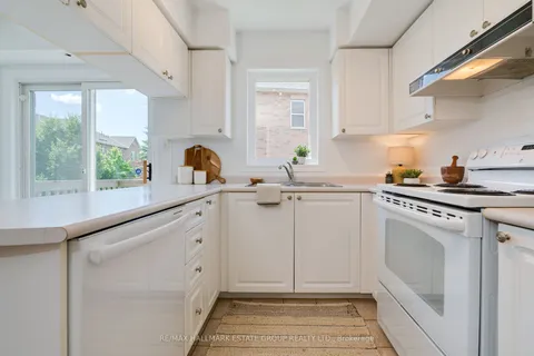 20 Leaside Park Dr, Toronto, ON M4H 1R2