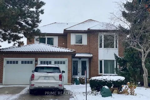 6 Carriage Lane, Toronto, ON M2R 3V6