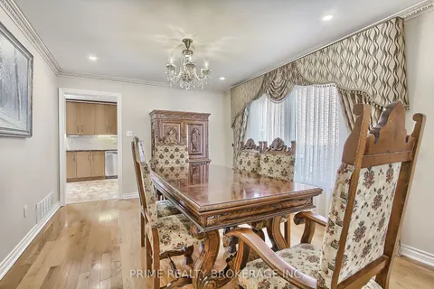 6 Carriage Lane, Toronto, ON M2R 3V6
