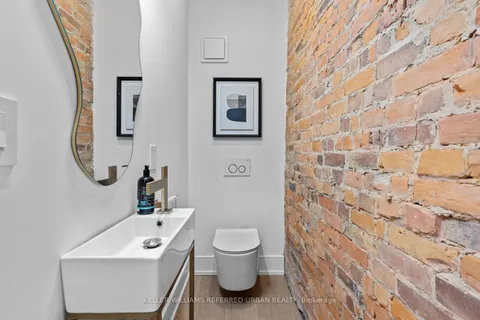 9 Beatrice St, Toronto, ON M6J 2T2