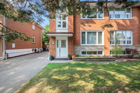 32 Daleside Cres, Toronto, ON M4A 2H6