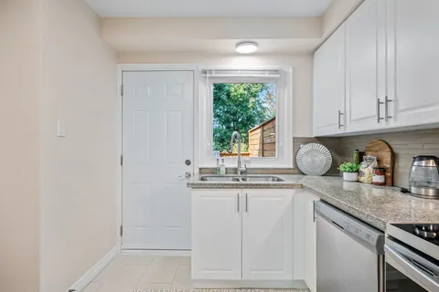 32 Daleside Cres, Toronto, ON M4A 2H6