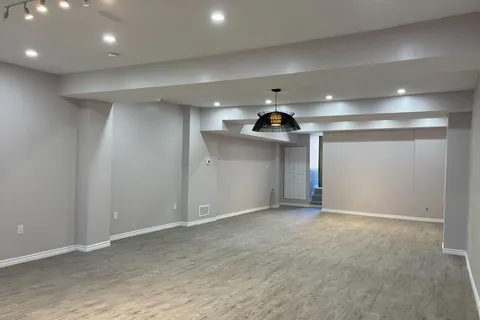 658 Dundas St, Toronto, ON M5T 1H9