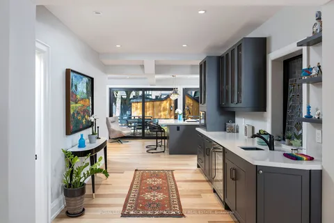 26 Mcmaster Ave, Toronto, ON M4V 1A9