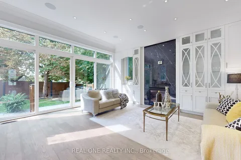 12 Resolution Cres, Toronto, ON M2H 1N4