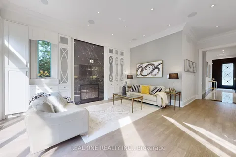 12 Resolution Cres, Toronto, ON M2H 1N4