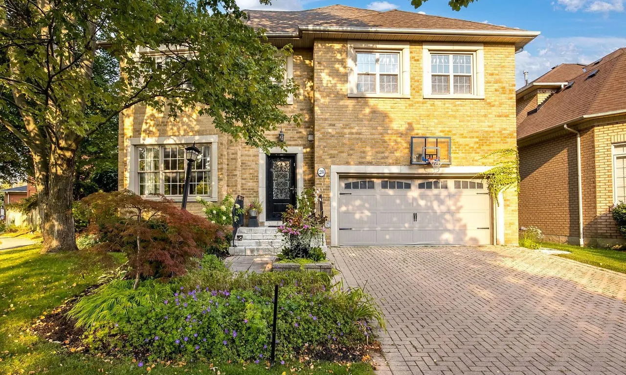 28 Joel Swirsky Blvd, Toronto, ON M3H 5Z9
