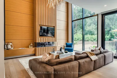 1 De Vere Gdns, Toronto, ON M5M 3E4