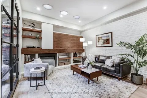 6 Croft St, Toronto, ON M5S 2N8