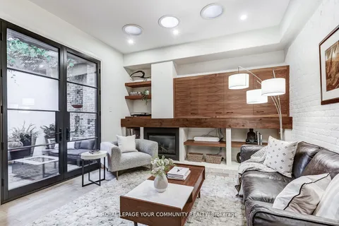 6 Croft St, Toronto, ON M5S 2N8