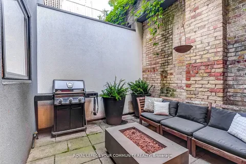 6 Croft St, Toronto, ON M5S 2N8