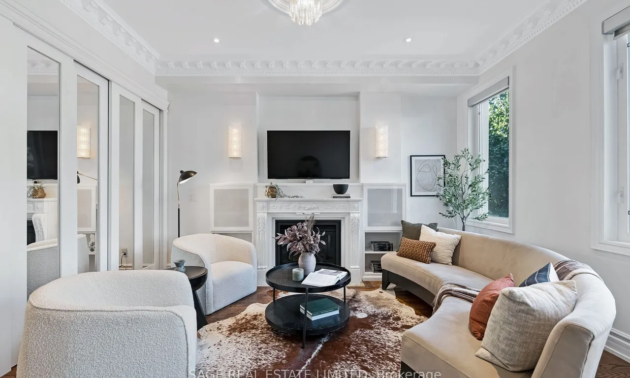 35 Thelma Ave, Toronto, ON M4V 1X8