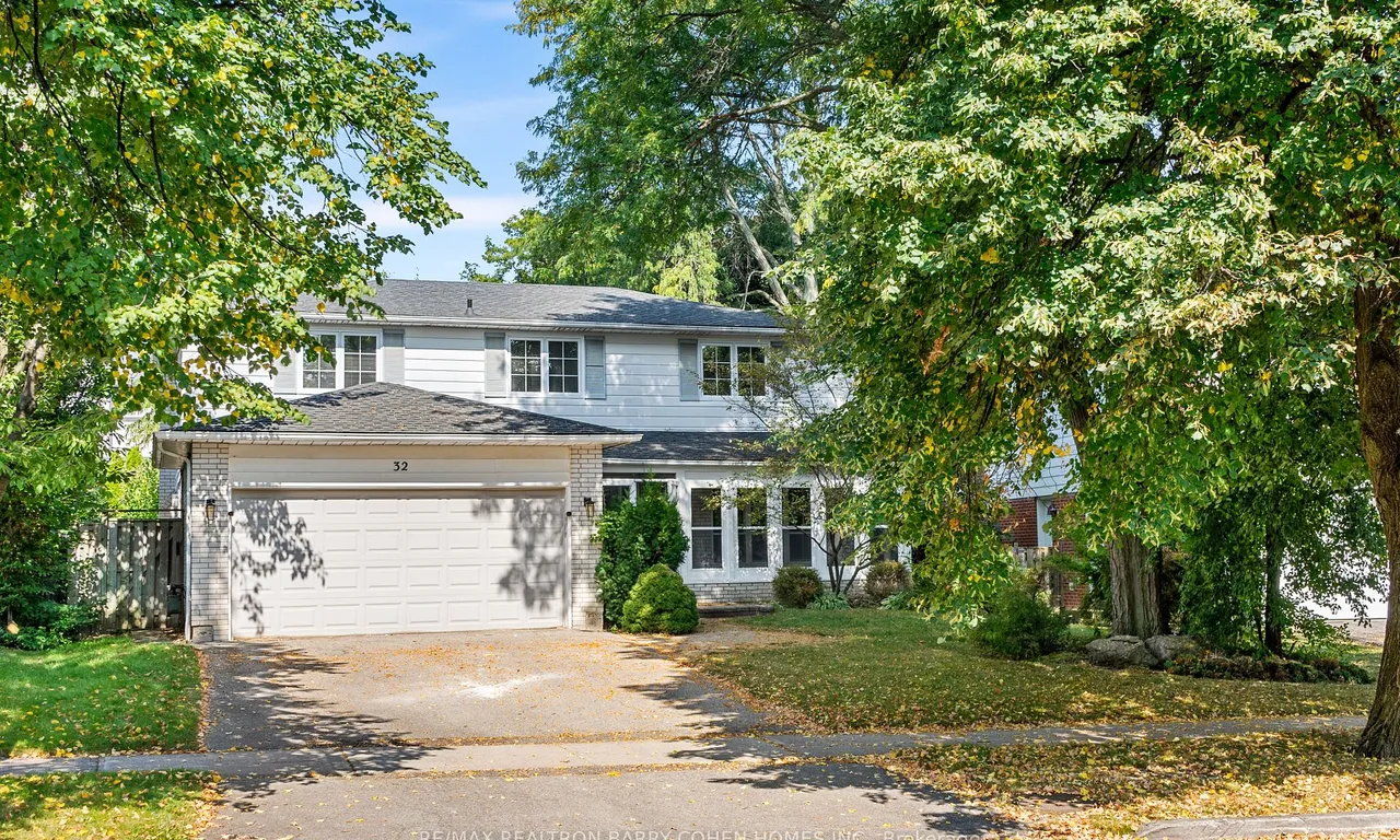 32 Barrydale Cres, Toronto, ON M3B 3E2