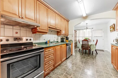 11 Alma Ave, Toronto, ON M6J 1N2