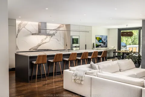 43 Old Forest Hill Rd, Toronto, ON M5P 2P8