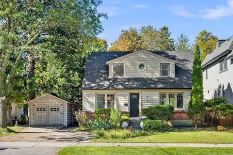 45 Glenborough Park Cres, Toronto, ON M2R 2G4