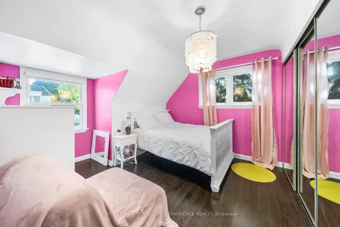 45 Glenborough Park Cres, Toronto, ON M2R 2G4