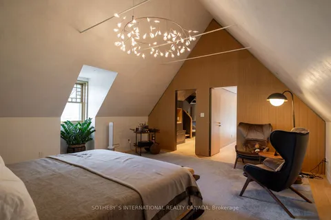 297 Carlton St, Toronto, ON M5A 2L6