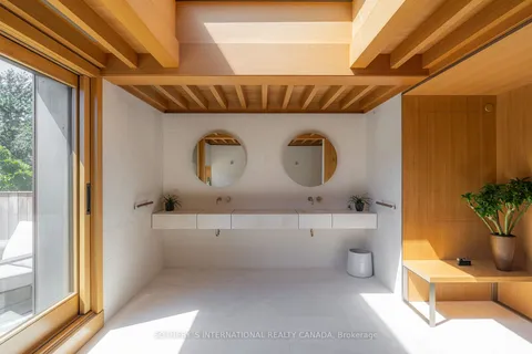 297 Carlton St, Toronto, ON M5A 2L6