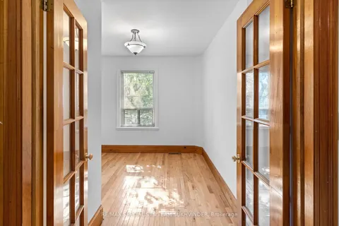82 Bleecker St, Toronto, ON M4X 1L8