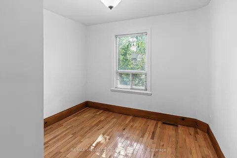 82 Bleecker St, Toronto, ON M4X 1L8