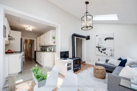 18 Jedburgh Rd, Toronto, ON M5M 3J6